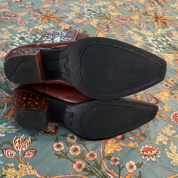 Studded Ariat Cowboy Boots - Picture 5 of 5